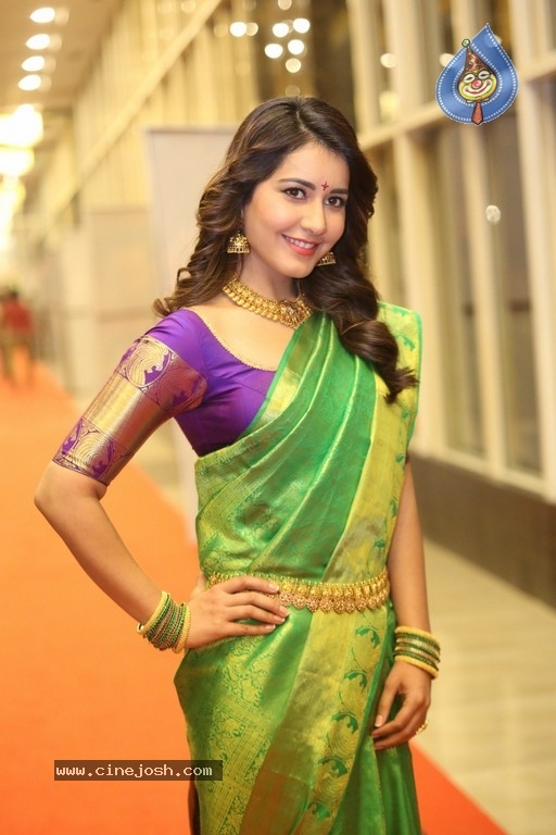 Raashi Khanna Gallery - 20 / 38 photos