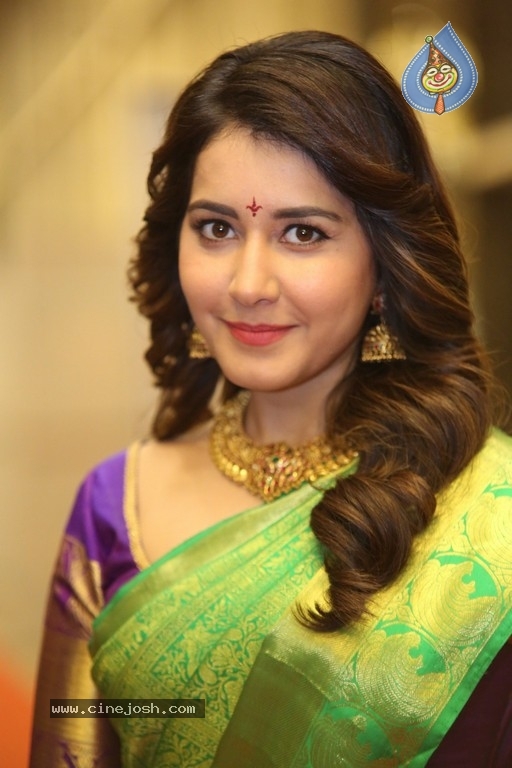 Raashi Khanna Gallery - 22 / 38 photos