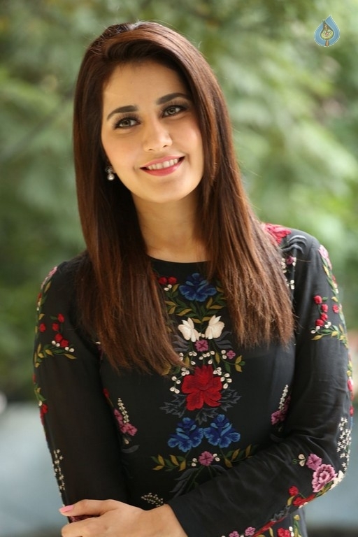 Raashi Khanna Interview Photos - 26 / 40 photos