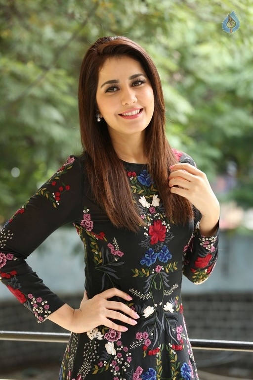 Raashi Khanna Interview Photos - 27 / 40 photos