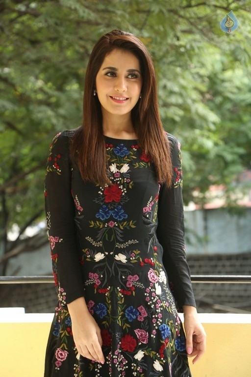 Raashi Khanna Interview Photos - 33 / 40 photos