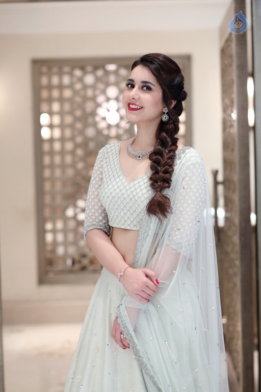 Raashi Khanna Latest Gallery - 20 / 21 photos