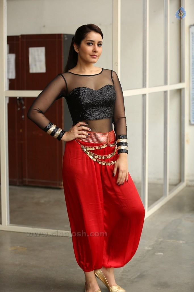 Raashi Khanna Latest Gallery - 2 / 21 photos