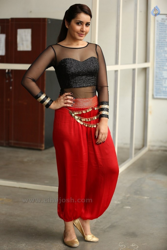 Raashi Khanna Latest Gallery - 7 / 21 photos