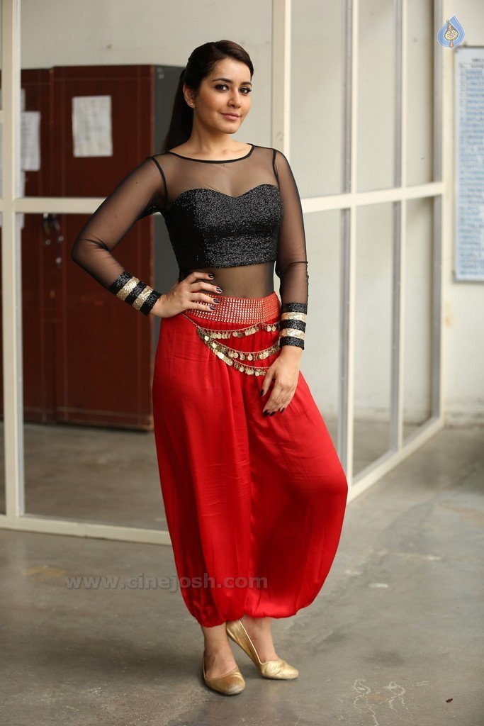 Raashi Khanna Latest Gallery - 13 / 21 photos