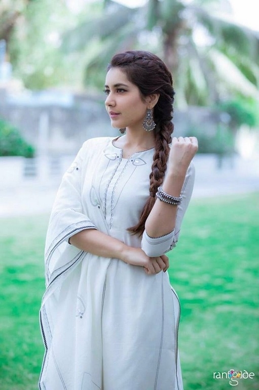 Raashi Khanna Latest Photos - 1 / 7 photos