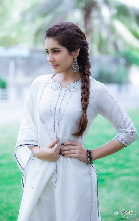 Raashi Khanna Latest Photos - 5 / 7 photos