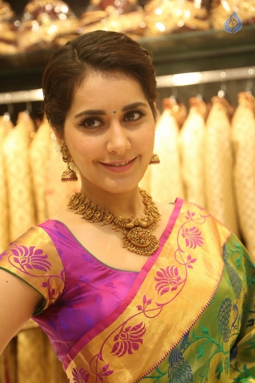 Raashi Khanna Latest Photos - 29 / 35 photos