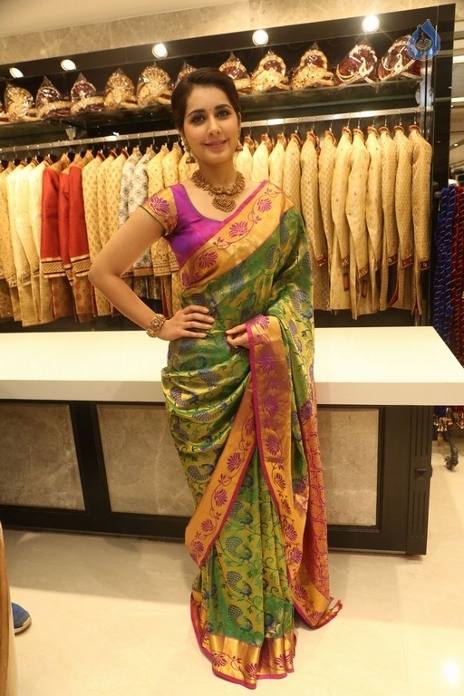 Raashi Khanna Latest Photos - 34 / 35 photos