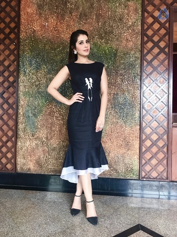 Raashi Khanna Latest Photos - 4 / 17 photos