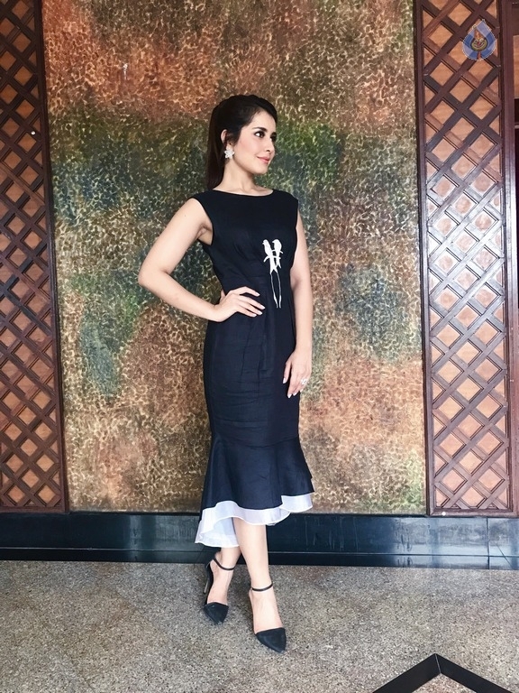 Raashi Khanna Latest Photos - 5 / 17 photos