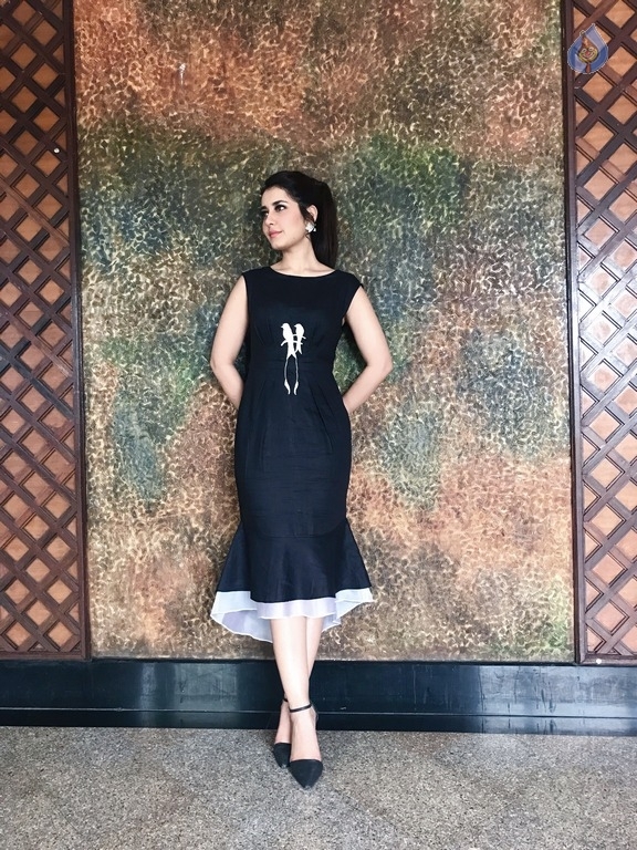 Raashi Khanna Latest Photos - 7 / 17 photos