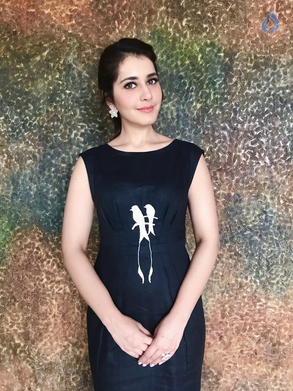 Raashi Khanna Latest Photos - 8 / 17 photos