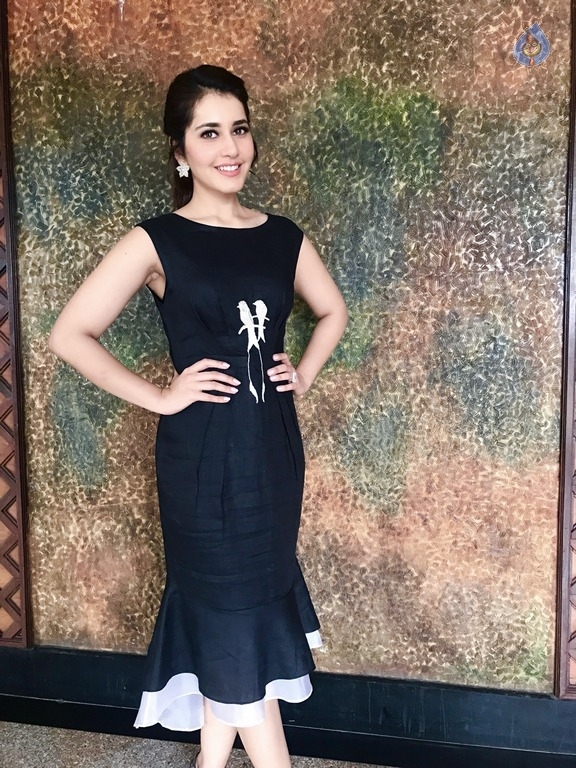 Raashi Khanna Latest Photos - 10 / 17 photos