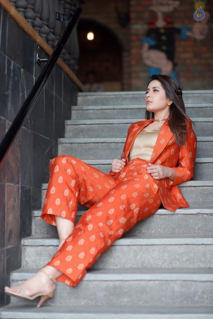 Raashi Khanna Latest Photos - 1 / 8 photos