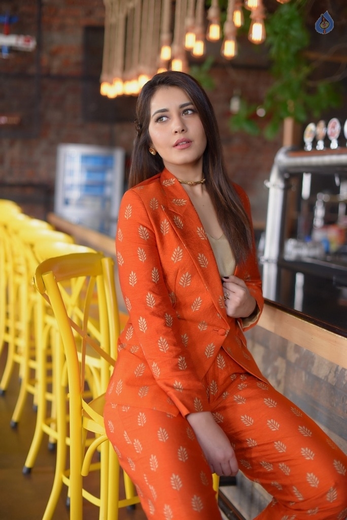 Raashi Khanna Latest Photos - 2 / 8 photos