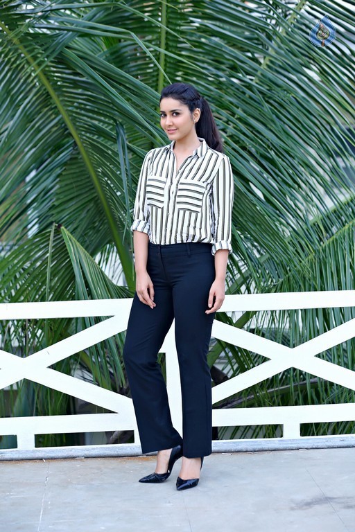 Raashi Khanna Latest Photos - 22 / 36 photos