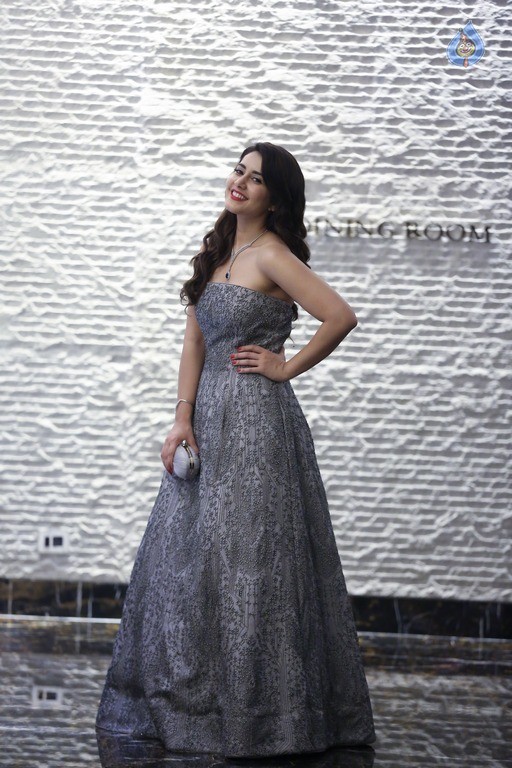 Raashi Khanna Latest Photos - 5 / 9 photos