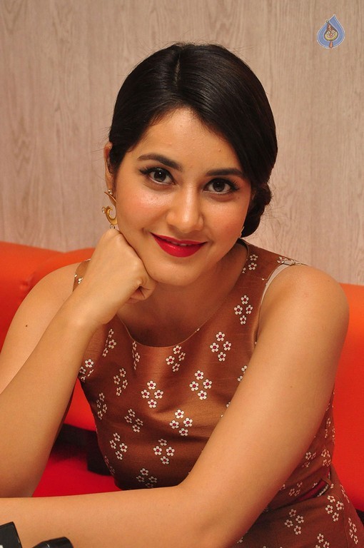 Raashi Khanna Latest Pics - 22 / 31 photos