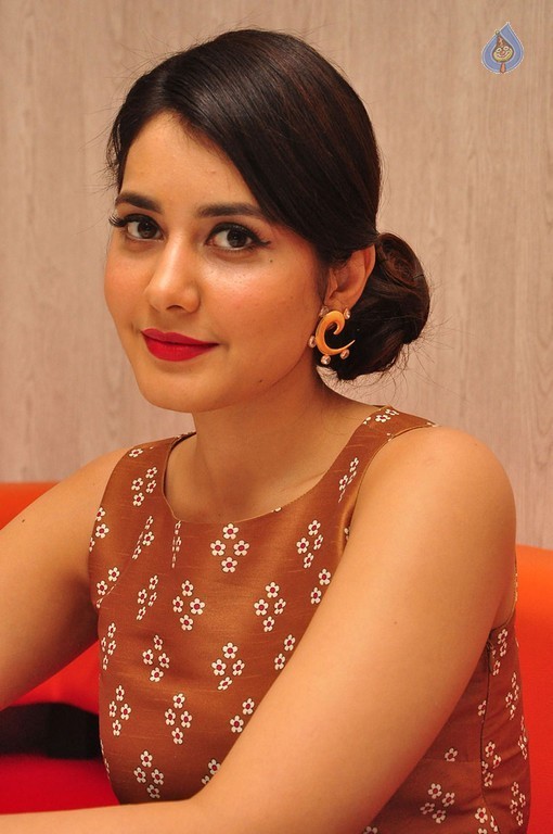 Raashi Khanna Latest Pics - 23 / 31 photos