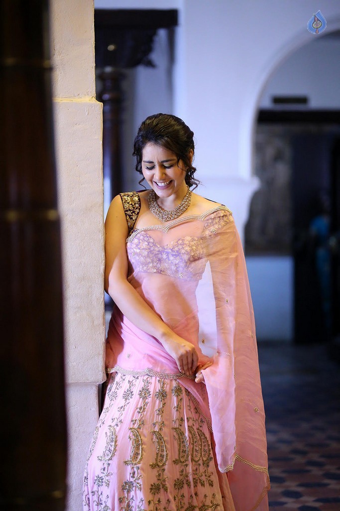 Raashi Khanna Latest Pictures - 6 / 25 photos