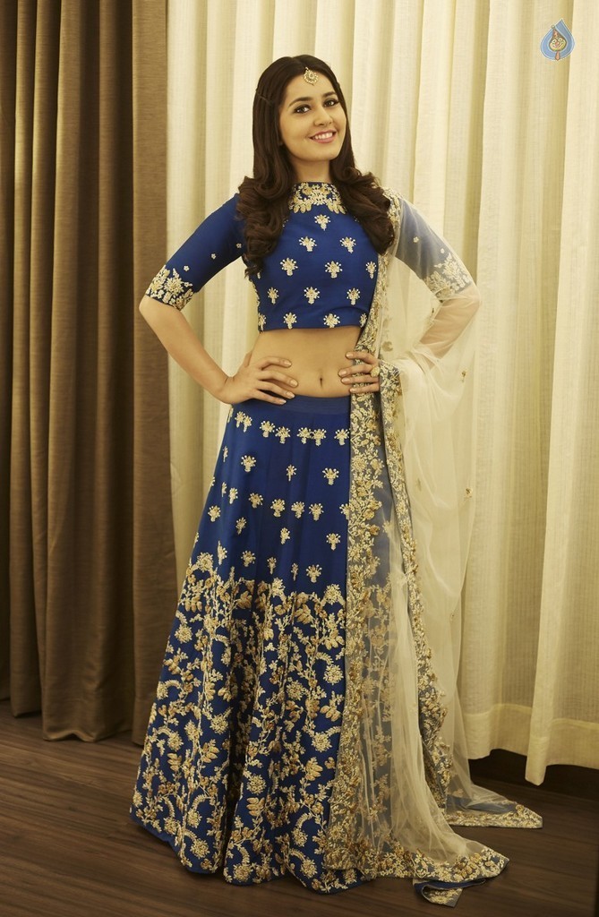 Raashi Khanna Latest Pictures - 7 / 25 photos