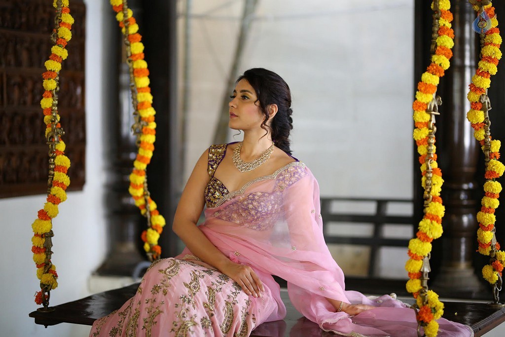 Raashi Khanna Latest Pictures - 23 / 25 photos