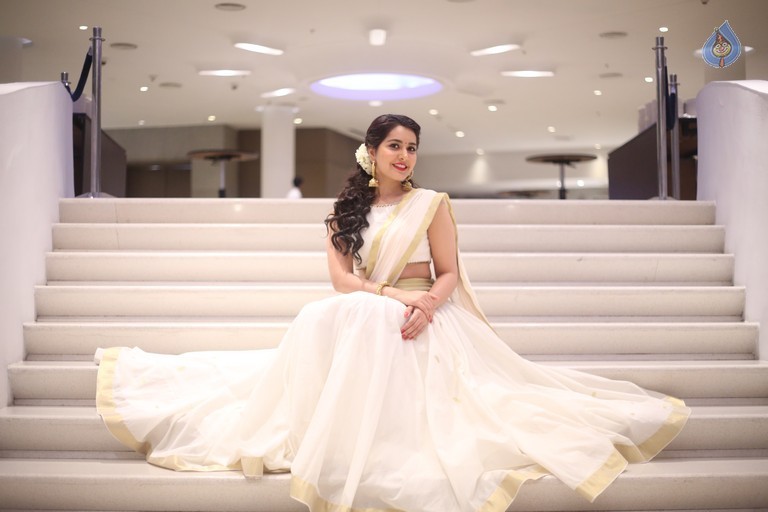 Raashi Khanna New Photos - 6 / 8 photos