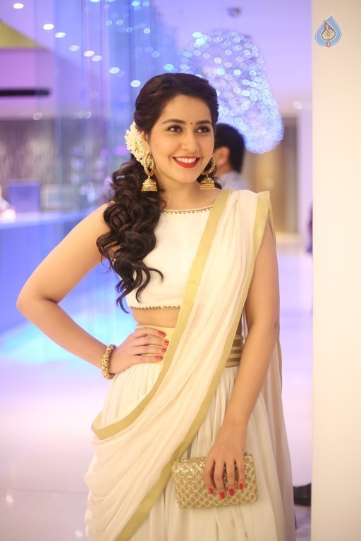 Raashi Khanna New Photos - 7 / 8 photos