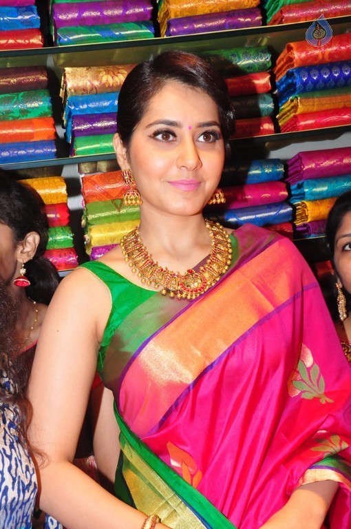 Raashi Khanna New Pics - 29 / 40 photos