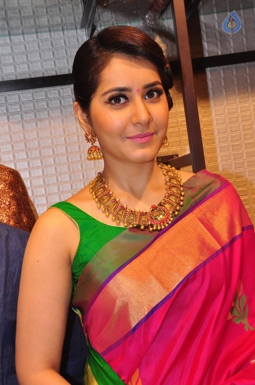 Raashi Khanna New Pics - 40 / 40 photos