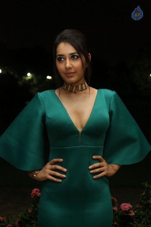 Raashi Khanna New Stills - 6 / 57 photos