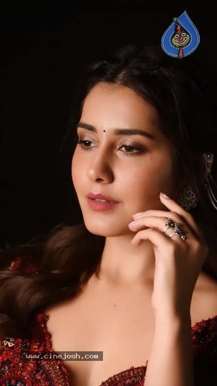 Raashi Khanna Photos - 4 / 10 photos