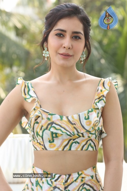 Raashi Khanna Photos - 32 / 42 photos