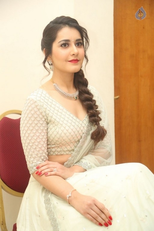 Raashi Khanna Pics - 15 / 29 photos