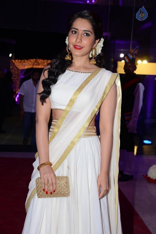 Raashi Khanna Pics - 24 / 38 photos