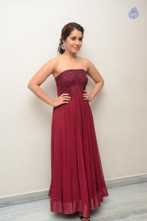 Raashi Khanna Pics - 5 / 40 photos