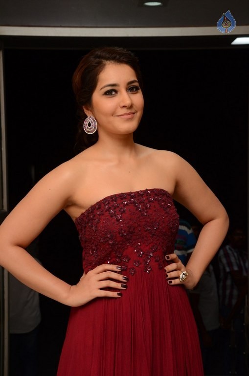 Raashi Khanna Pics - 10 / 40 photos