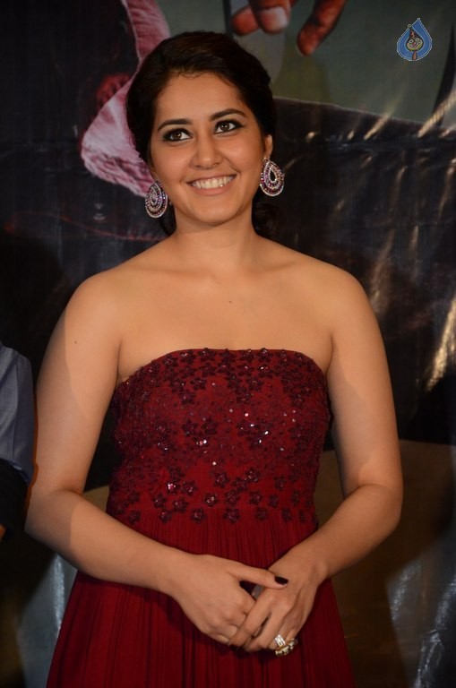 Raashi Khanna Pics - 13 / 40 photos