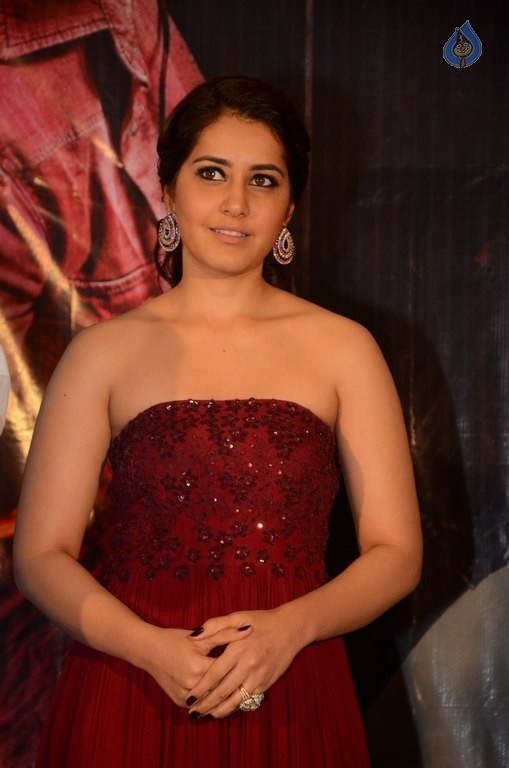 Raashi Khanna Pics - 25 / 40 photos