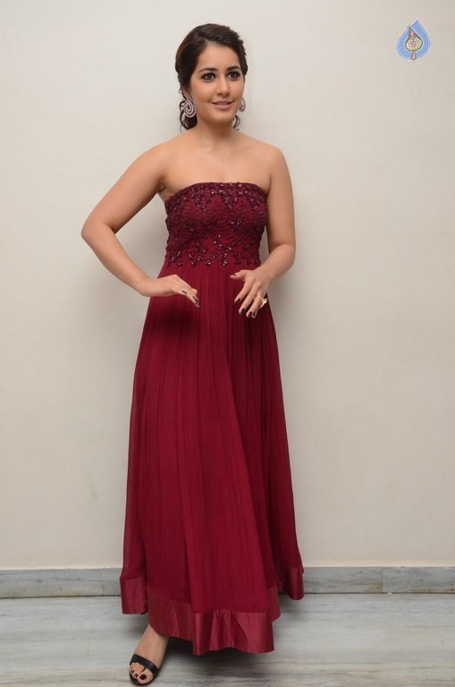 Raashi Khanna Pics - 28 / 40 photos