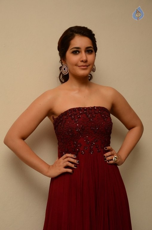 Raashi Khanna Pics - 36 / 40 photos