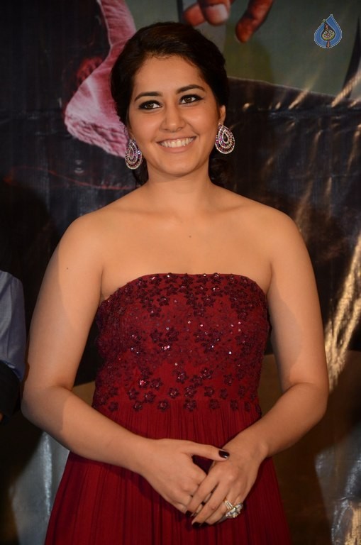 Raashi Khanna Pics - 40 / 40 photos