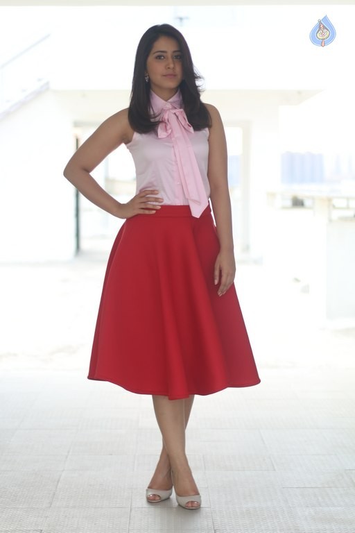 Raashi Khanna Pictures - 19 / 26 photos