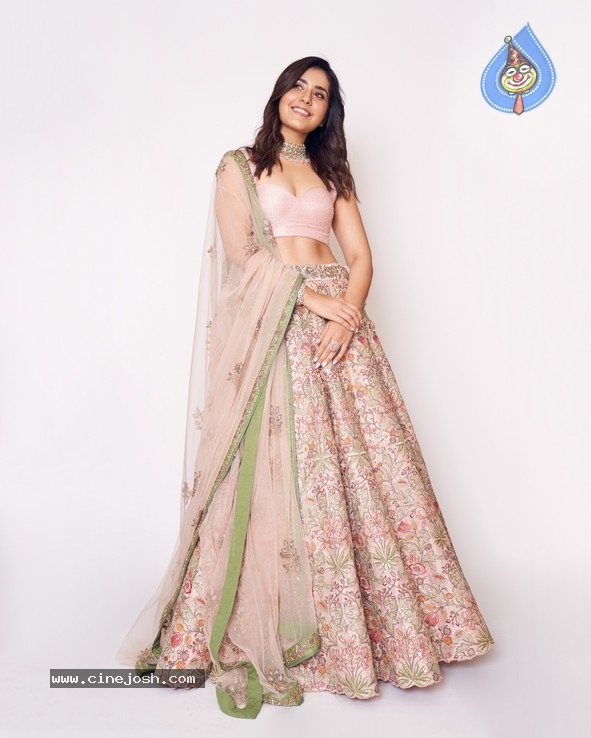 Raashi Khanna Stills - 5 / 7 photos