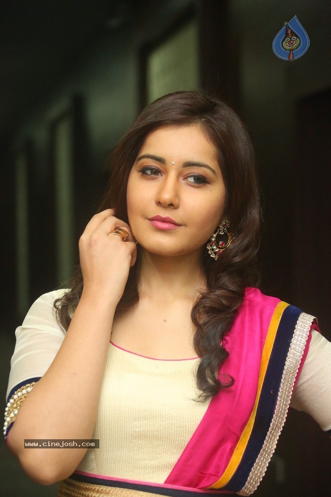 Raashi Khanna Stills - 48 / 59 photos