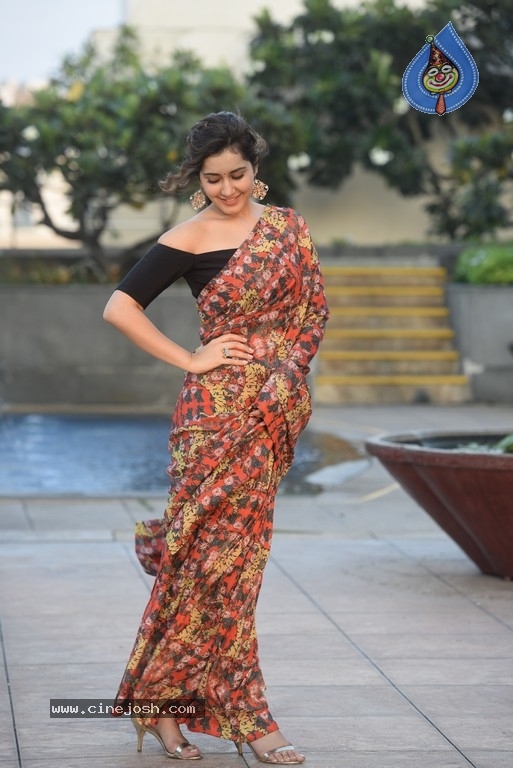 Raashi Khanna Stills - 2 / 10 photos