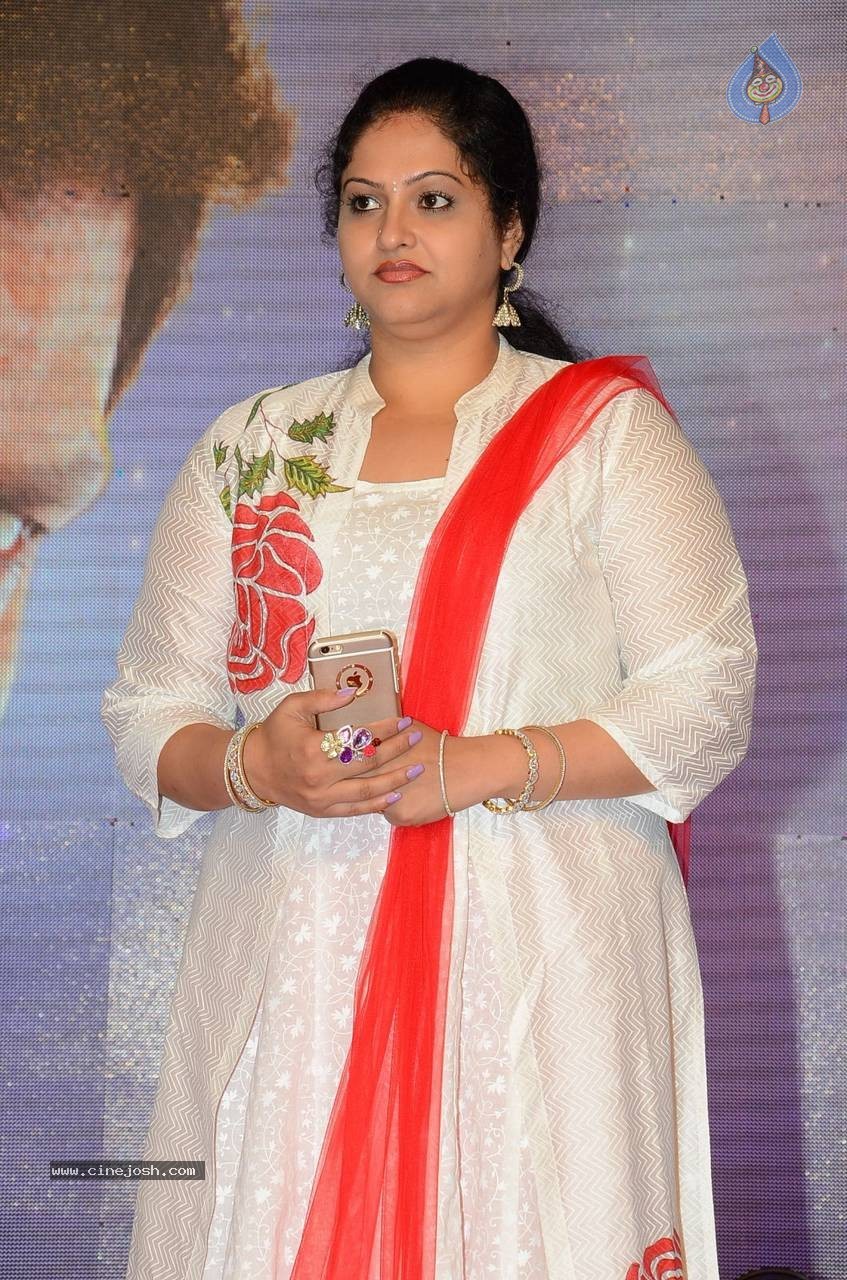 Raasi at Jilla Audio Launch - 27 / 38 photos