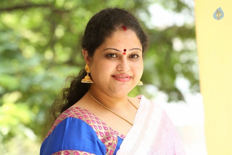 Raasi Latest Gallery - 18 / 34 photos