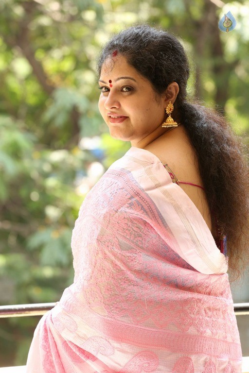 Raasi Latest Gallery - 25 / 34 photos